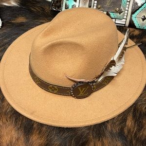 Tan Fadora With LV-Feather